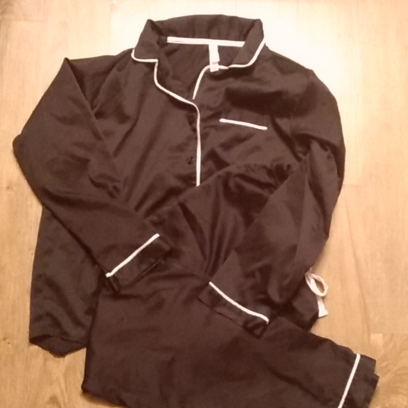 Pjamas - Picture 2 of 5